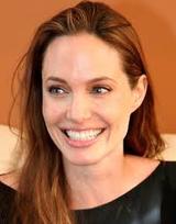 Анджелина Джоли обретает счастье в новом рекламном ролике духов