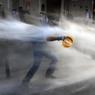 В Турции полиция применила против митингующих слезоточивый газ