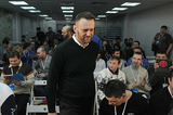 Алексея Навального снова принудительно везут в суд