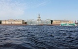 Теплоход со свадьбой врезался в опору моста в Санкт-Петербурге