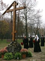 Патриарх Кирилл почтил память жертв сталинских репрессий
