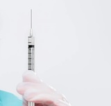 В Адыгее и Кузбассе вводят обязательную вакцинацию для пожилых