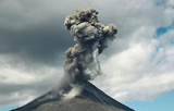 Свыше 7 тыс эвакуированы из зоны извержения вулкана в Индонезии