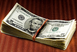 Главный экономист Сбербанка не советует вкладываться в доллары