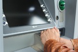 "Ведомости": банкоматы перестали принимать пятитысячные купюры из-за вброса фальшивок