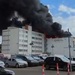 В Берлине мощный пожар в здании предприятия с химикатами, жителей предупредили о ядовитом дыме