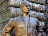 Директор парка львов призвал поставить в Крыму памятник Путину