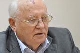 Горбачев призвал Россию и Запад "разморозить" отношения