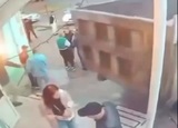 Водитель самосвала, наехавший на людей в Новосибирске, арестован, но заочно - он скрылся за границей