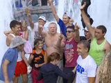 Жара и Жириновский: лидер ЛДПР искупался в фонтане