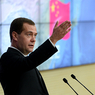 Дмитрий Медведев показывает фотки китайцам (ФОТО)