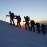 На Эльбрусе спасатели извлекли альпиниста из расщелины