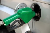 Медведев подписал постановление по стабилизации цен на топливо