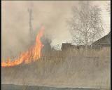 После пала сухой травы загорелись жилые дома в Свердловской области
