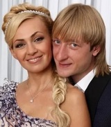 Блогерша написала о венчании Рудковской и Плющенко, сравнив таинство с "балаганом"