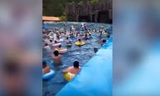 Гигантское «цунами» в китайском аквапарке попало на видео