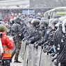 Протестующих Майдана избивают под покровом автозаков (ВИДЕО)