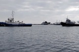 Задержанные в Черном море украинские корабли покинули керченский порт