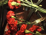 Калининградцы возлагают цветы в память о жертвах взрывов