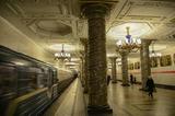 Мужчина разбил голову об поезд в метро Санкт-Петербурга