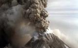 Не менее 14 человек пропали при извержении вулкана в Индонезии