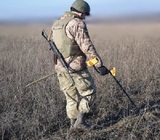 Украинские военные начали разминирование в районе Золотого