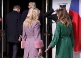 Трамп и премьер Чехии проигнорировали фотосъёмку с жёнами