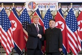 Трамп и Ким Чен Ын начали второй день переговоров