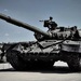 На видео попал танк Т-80, стреляющий дровами