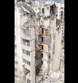 В Саратове ввели режим ЧС после странного взрыва в доме, обрушившего целый подъезд
