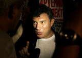 СМИ: В политика Немцова стреляли из двух пистолетов