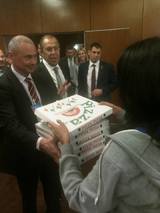 Захарова: чтобы искупить затянувшуюся паузу в переговорах Керри прислал Лаврову пиццу