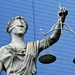 Президент одобрил поправки, вводящие наказание за отказ от опровержения ложных данных