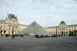 Сотрудники Лувра забастовали из-за туристов