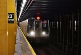В столичном метро достали из-под поезда живую женщину
