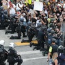 В Росгвардии прокомментировали преклонение колен полицейскими в США перед протестующими