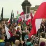 Многотысячные акции протеста дошли до президентского дворца в Варшаве