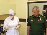 Собянин и Шойгу вслед за Жириновским и Мантуровым испытали новую вакцину
