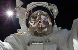 Космонавты забрали полотенце, провисевшее на МКС в открытом космосе 10 лет