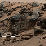 Любопытный марсоход нашел гроб марсианина? (ФОТО)