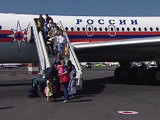 Два российских самолета доставили из Йемена около 300 человек