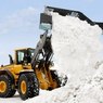 В Петербурге сотрудник МЧС скончался во время уборки снега