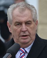 Президент Чехии на Рождество пожелал соотечественникам опасной жизни "полной риска"