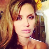 Красотка Виктория Боня выложила в своем блоге снимки топлес ФОТО