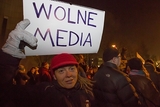 Тысячи жителей Варшавы поддержали оппозицию, обвиненную в попытке госпереворота