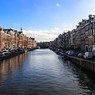 В Амстердаме мужчины в мини-юбках защищали на митинге прав женщин (ВИДЕО)