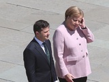 Меркель объяснила своё недомогание на церемонии перед переговорами с Зеленским