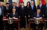 Китай и США подписали первый пакет документов по торговой сделке