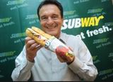 Скончался основатель крупнейшей в мире сети быстрого питания Subway