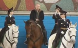Путин прокатился верхом с сотрудницами конной полиции